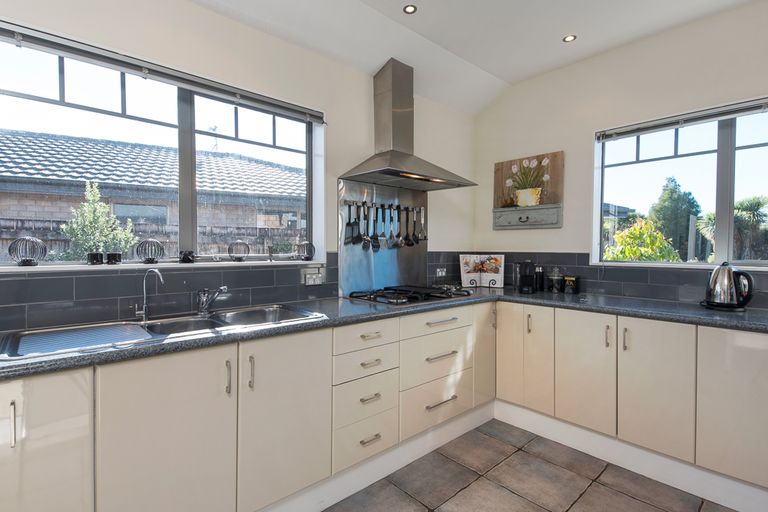 Photo of property in 6 Avonbrook Lane, Pukekohe, 2120