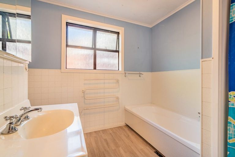 Photo of property in 35 Pioneer Crescent, Helensburgh, Dunedin, 9010