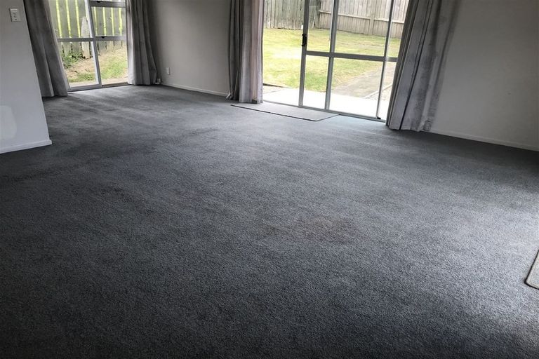 Photo of property in 2/317 Triangle Road, Massey, Auckland, 0614