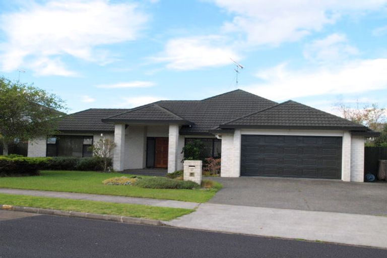 Photo of property in 17 Pajaro Place, Golflands, Auckland, 2013