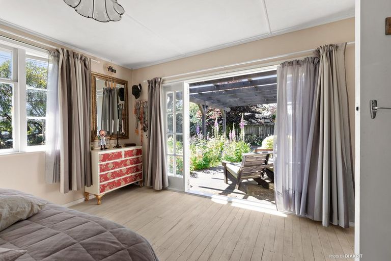 Photo of property in 1 Charles Street, Carterton, 5713