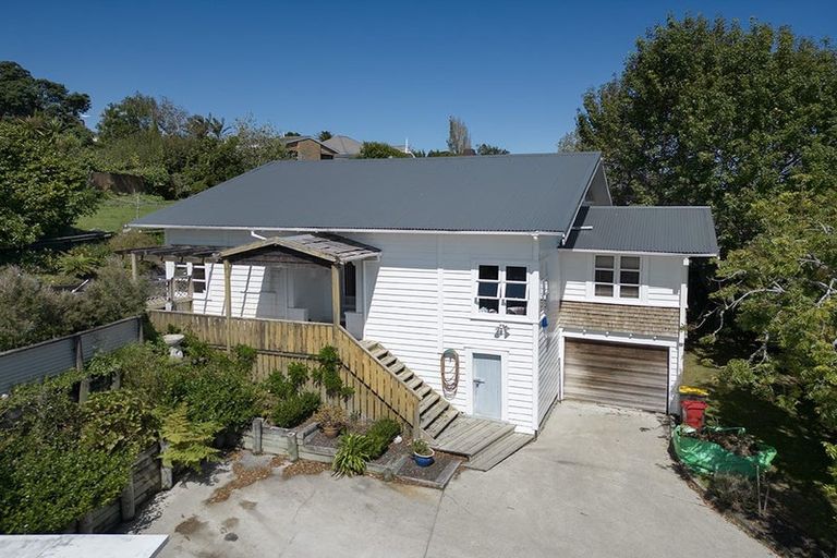Photo of property in 13 Porter Crescent, Helensville, 0800