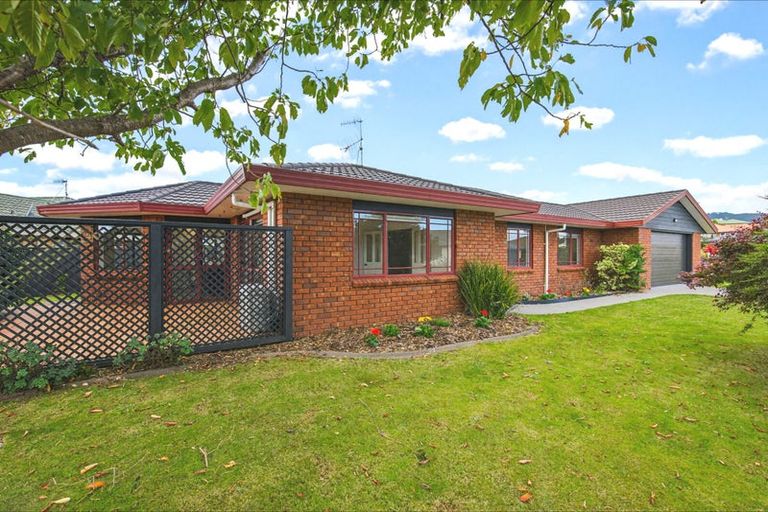 Photo of property in 4 Glen Loch Place, Paraparaumu, 5032