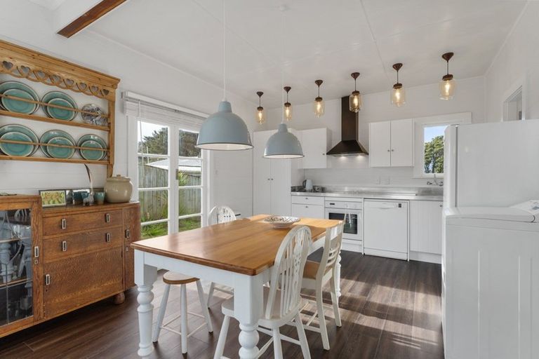 Photo of property in 6 Kapiti Lane, Otaki Beach, Otaki, 5512