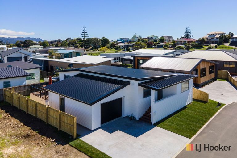 Photo of property in 8 Moet Crescent, Waihi Beach, 3611