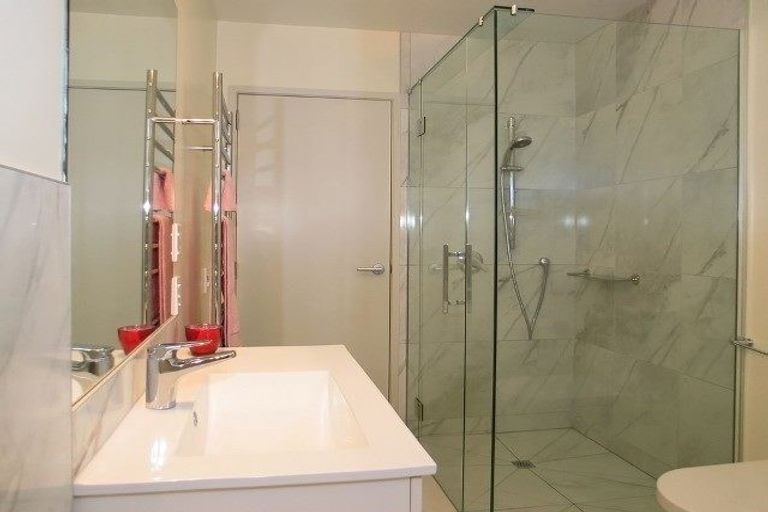 Photo of property in 10 Hollyford Place, Aotea, Porirua, 5024