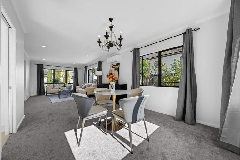 Photo of property in 26 Thornbury Crescent, East Tamaki Heights, Auckland, 2016