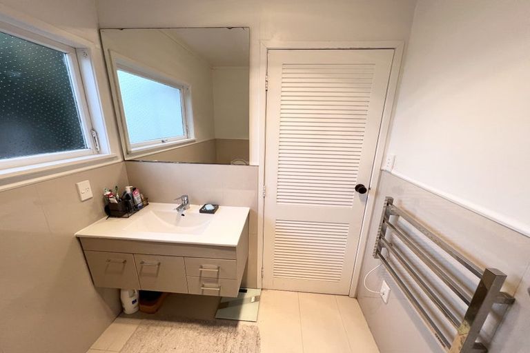 Photo of property in 165 Forrest Hill Road, Forrest Hill, Auckland, 0620