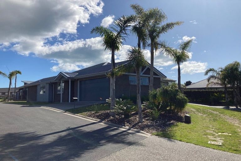 Photo of property in 2 Pikao Retreat, Papamoa Beach, Papamoa, 3118