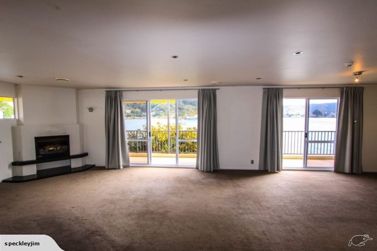 Photo of property in 18a Trevor Terrace, Paremata, Porirua, 5024