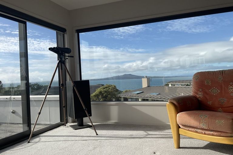Photo of property in 15b Eastcliffe Road, Castor Bay, Auckland, 0620
