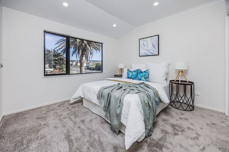 Photo of property in 38b Seymour Road, Sunnyvale, Auckland, 0612