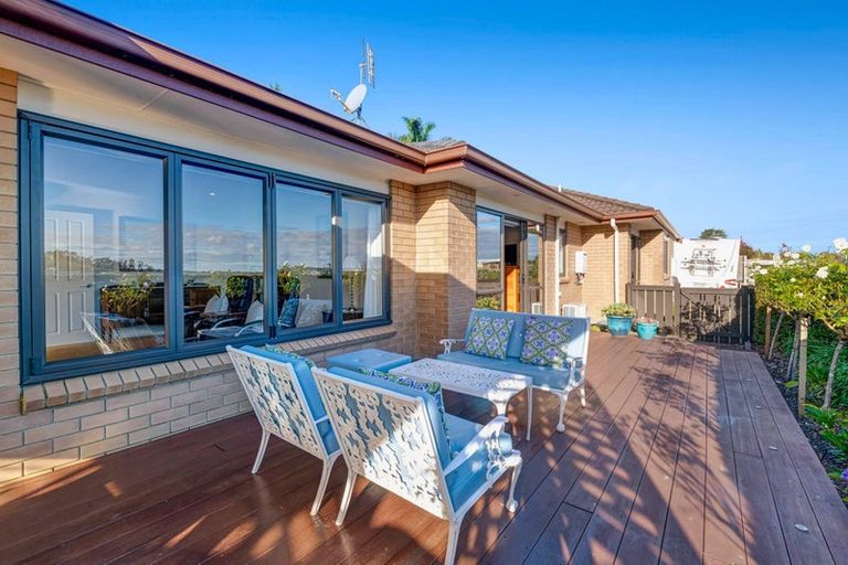 Photo of property in 14 Seamount Drive, Red Beach, 0932