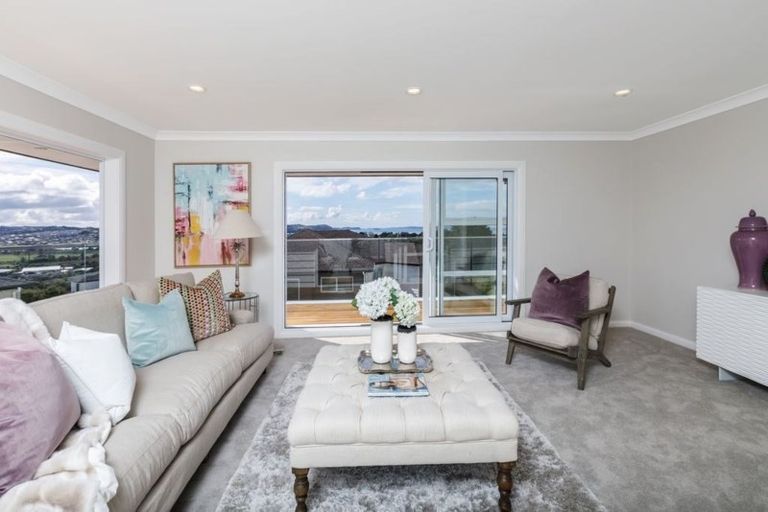 Photo of property in 10 Spyglass Street, Red Beach, 0932