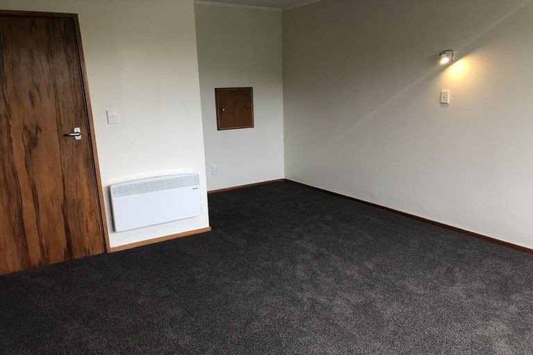 Photo of property in 2/18 Agra Crescent, Khandallah, Wellington, 6035