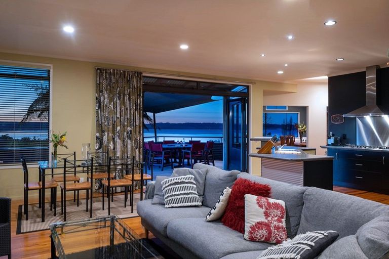 Photo of property in 35d Grand Vue Road, Kawaha Point, Rotorua, 3010