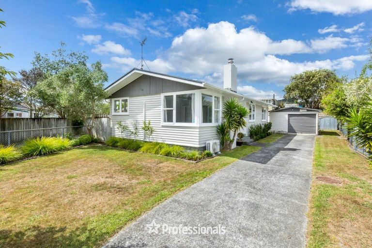 Photo of property in 16 Ruru Crescent, Heretaunga, Upper Hutt, 5018
