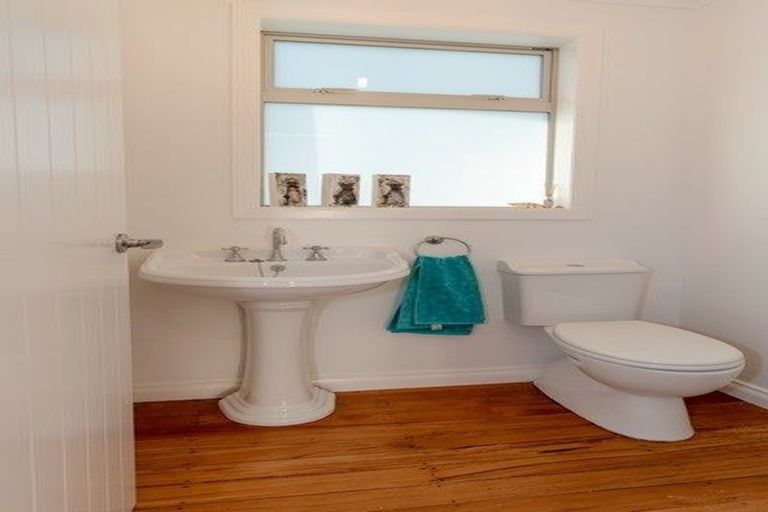 Photo of property in 13 Aperahama Street, Paekakariki, 5034