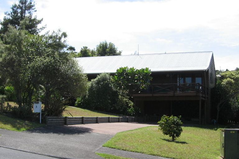 Photo of property in 3 Branston Avenue, Browns Bay, Auckland, 0630