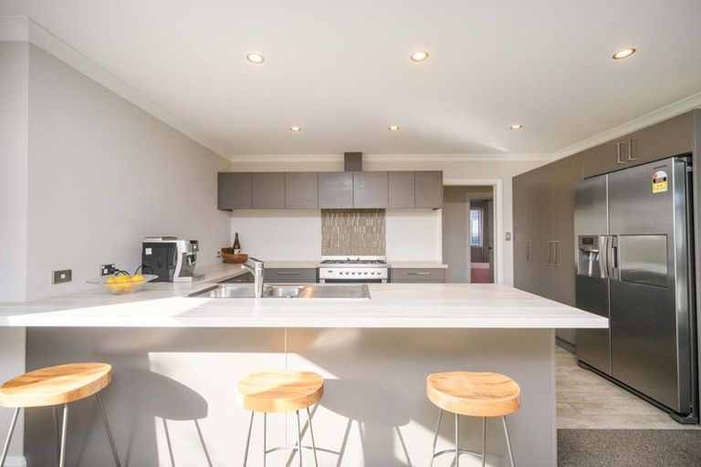 Photo of property in 8 Silkwood Place, Fitzherbert, Palmerston North, 4410