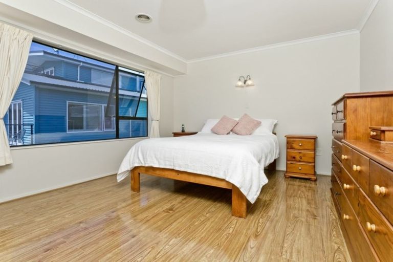 Photo of property in 2/14 Ridge Road, Waiake, Auckland, 0630