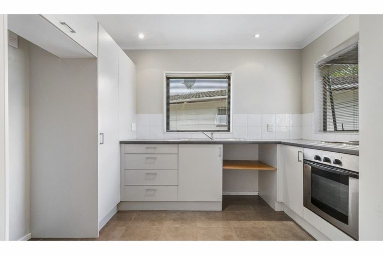 Photo of property in 100 Moire Road, West Harbour, Auckland, 0618