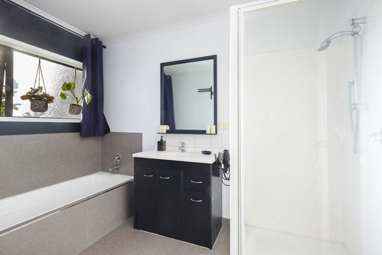 Photo of property in 12 Rays Way, Tuakau, 2121