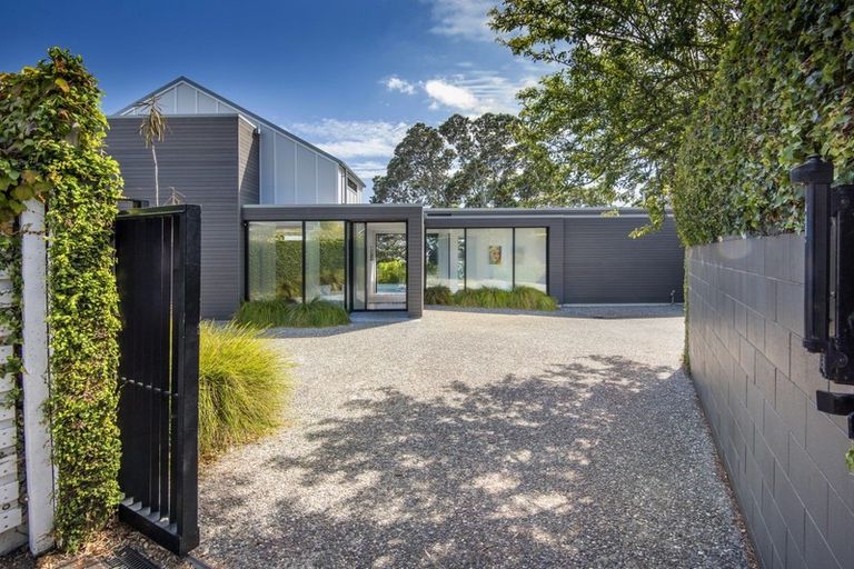 Photo of property in 10a First Avenue, Stanley Point, Auckland, 0624