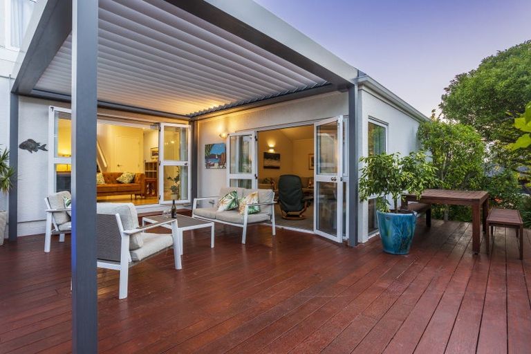 Photo of property in 16 Waipuia Place, Greenhithe, Auckland, 0632