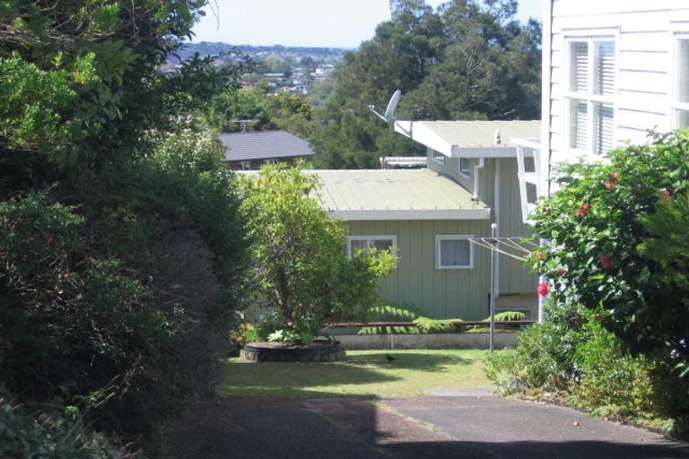 Photo of property in 1/319 Glenfield Road, Glenfield, Auckland, 0629