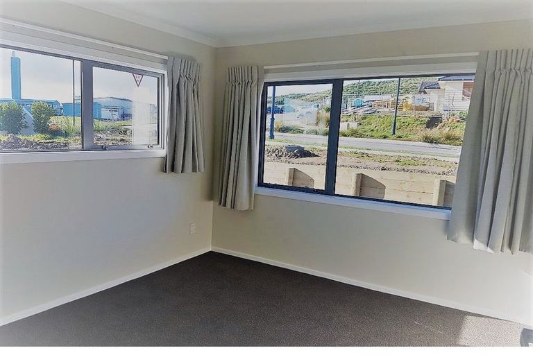 Photo of property in 2 Waitaria Terrace, Aotea, Porirua, 5024