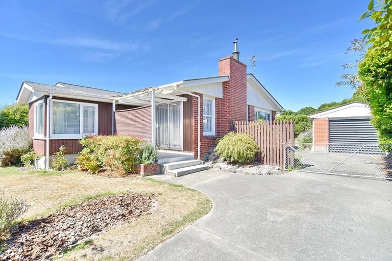 Photo of property in 17 Harrowdale Drive, Avonhead, Christchurch, 8042