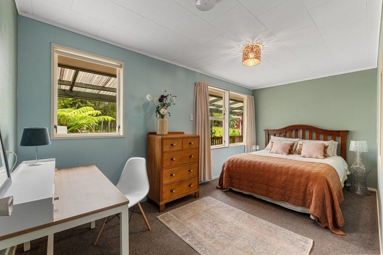 Photo of property in 18 Steam Hauler Track, Waitakere, Henderson, 0782