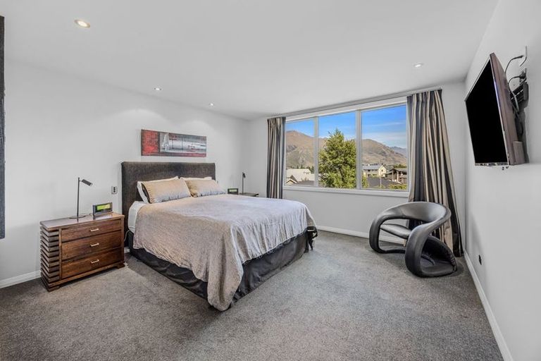 Photo of property in 5 Pearce Place, Wanaka, 9305