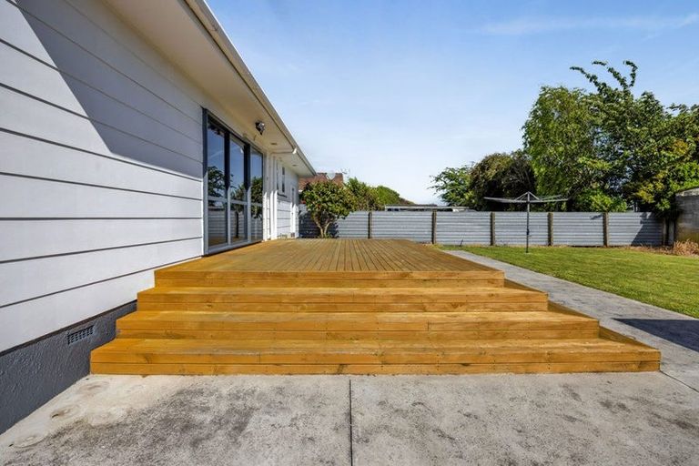 Photo of property in 37 Kamahi Avenue, Hawera, 4610