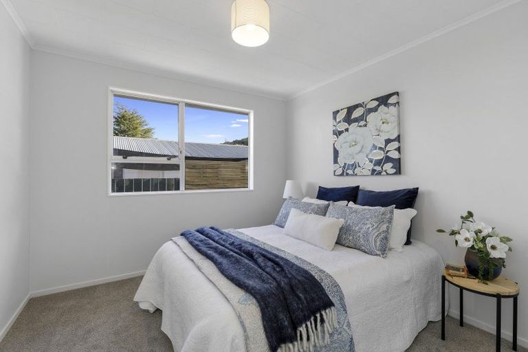 Photo of property in 24 Hartford Crescent, Totara Park, Upper Hutt, 5018