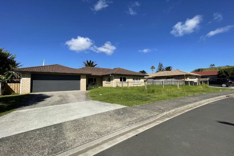 Photo of property in 16 Kamaka Road, Mangere Bridge, Auckland, 2022