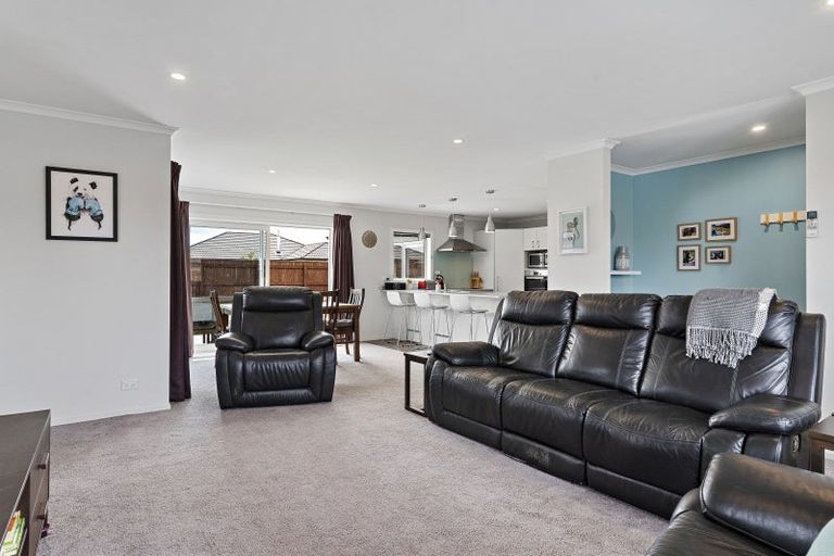 Photo of property in 12 Austin Reid Avenue, Carterton, 5713