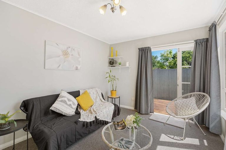 Photo of property in 4 Crewe Crescent, Hokowhitu, Palmerston North, 4410
