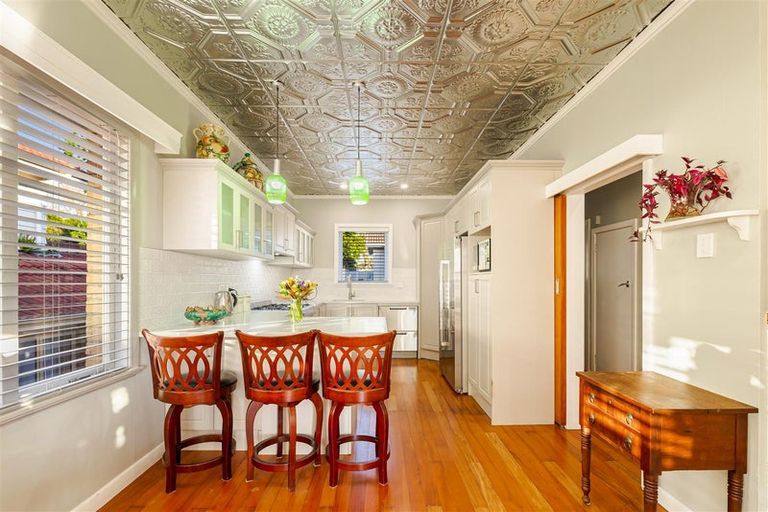 Photo of property in 7 Waterfront Road, Mangere Bridge, Auckland, 2022