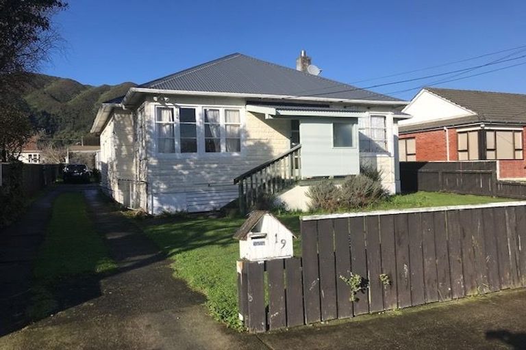 Photo of property in 19 Collett Street, Naenae, Lower Hutt, 5011