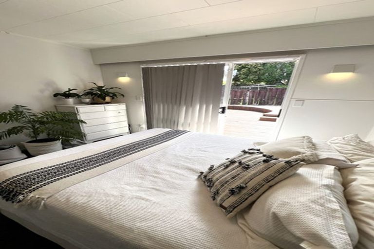 Photo of property in 1/14 Waari Avenue, Sunnyvale, Auckland, 0612