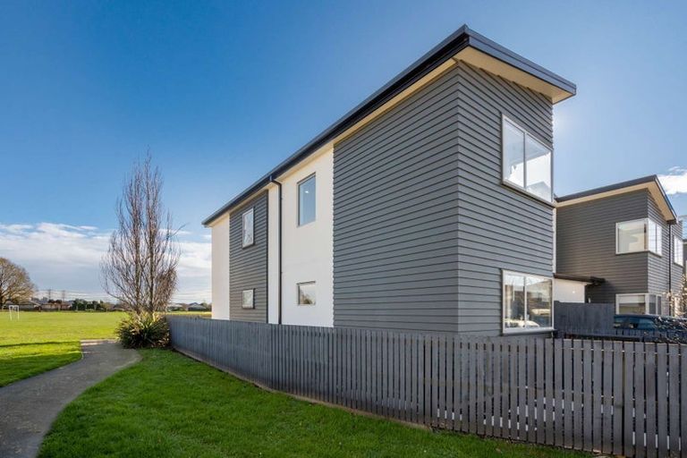 Photo of property in 42 Menin Gate Crescent, Broomfield, Christchurch, 8042