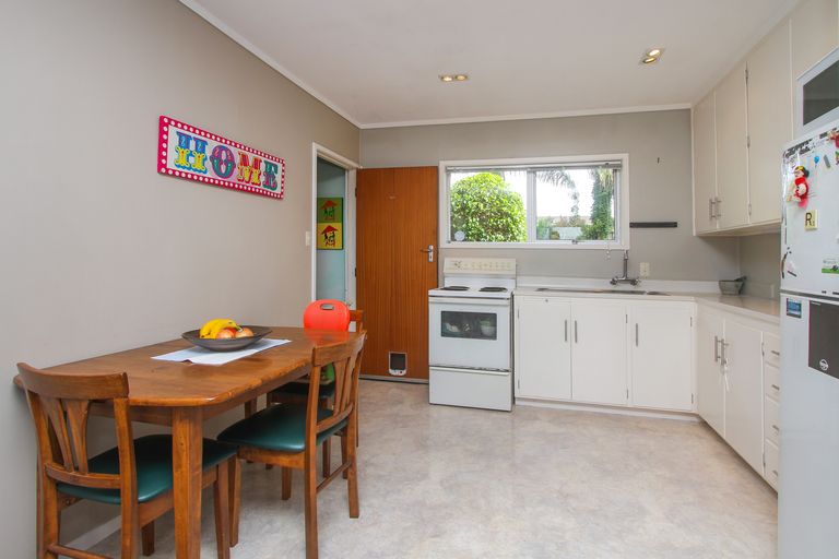 Photo of property in 1b Karaka Street, New Lynn, Auckland, 0600