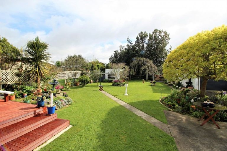 Photo of property in 19 Bowen Street, Woodville, 4920