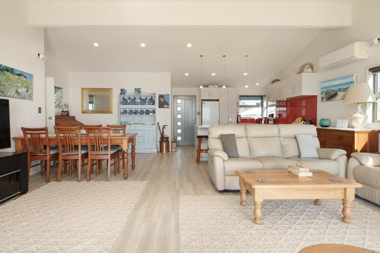 Photo of property in 355 Pukehina Parade, Pukehina, Te Puke, 3189