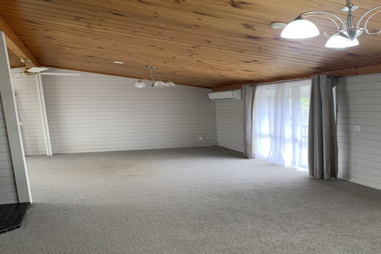 Photo of property in 209 Carnoustie Drive, Wattle Downs, Auckland, 2103