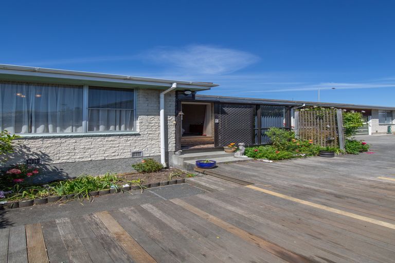 Photo of property in 2/264 Main North Road, Redwood, Christchurch, 8051