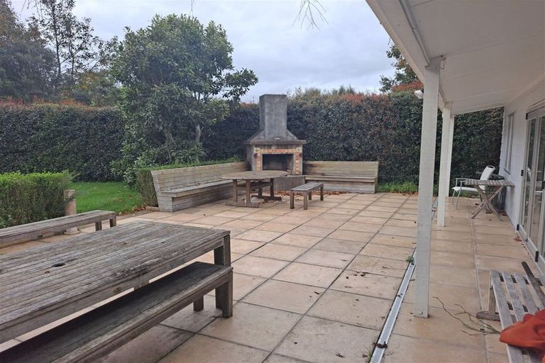 Photo of property in 176 Boord Crescent, Kumeu, 0891