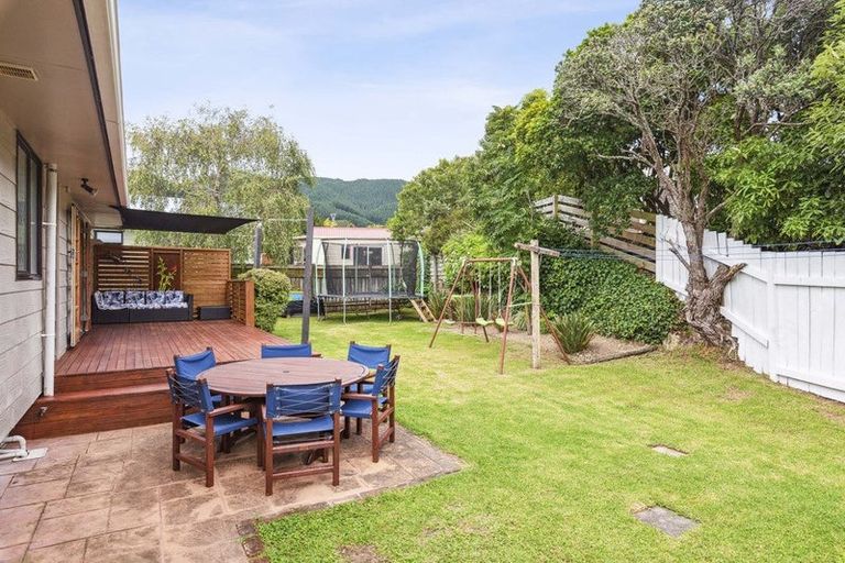 Photo of property in 25 Hookway Grove, Paraparaumu, 5032